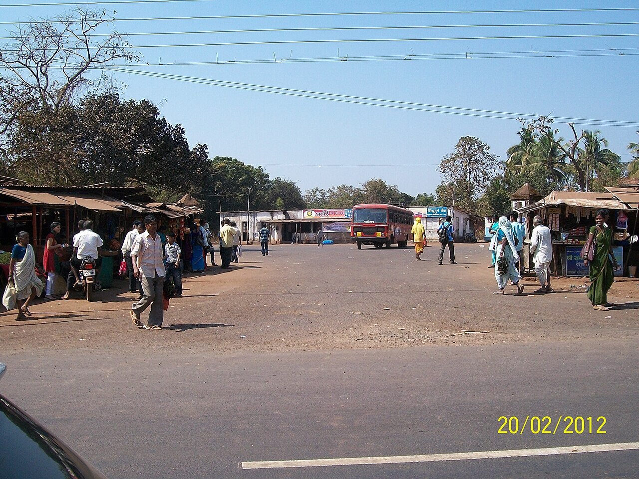 https://upload.wikimedia.org/wikipedia/commons/thumb/7/70/Vaibhavwadi_S.T._Bus_Stand_-_panoramio.jpg/1280px-Vaibhavwadi_S.T._Bus_Stand_-_panoramio.jpg