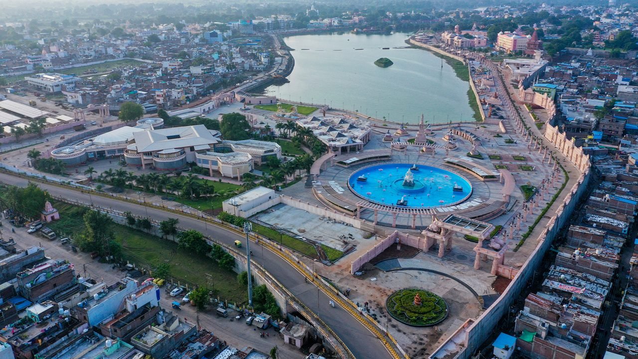 https://s7ap1.scene7.com/is/image/incredibleindia/ujjain%20city-ujjain-madhya-pradesh-hero?qlt=82&ts=1726675111784